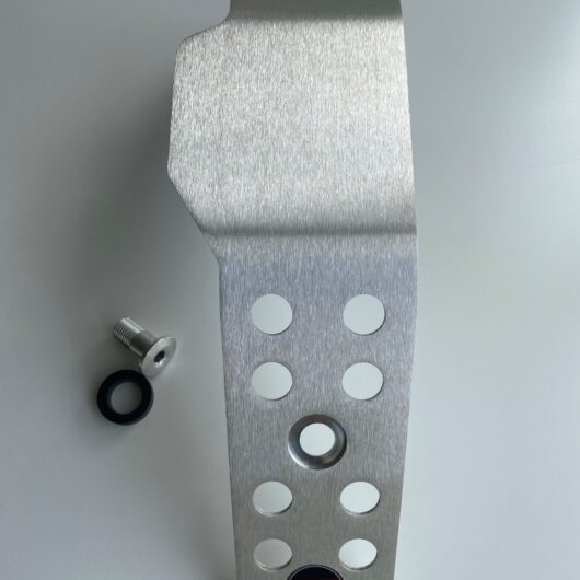Bash Guard for LEVO 2022/2023/2024 GEN3 (EARLY 2025 GEN3). Our latest DH model comes with the extra long bolt and fits all GEN3 models – carbon and alloy bikes. This product has EXTRA HOLES and is BRUSHED ALLOY.